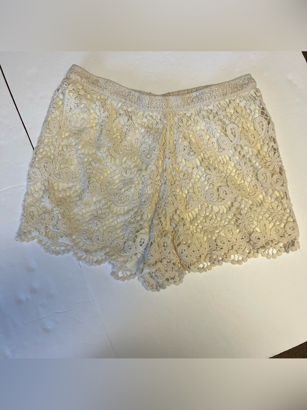 Boho Hippie Festival Womens Crochet Lace Lined Pull-On Shorts Size Medium Beige